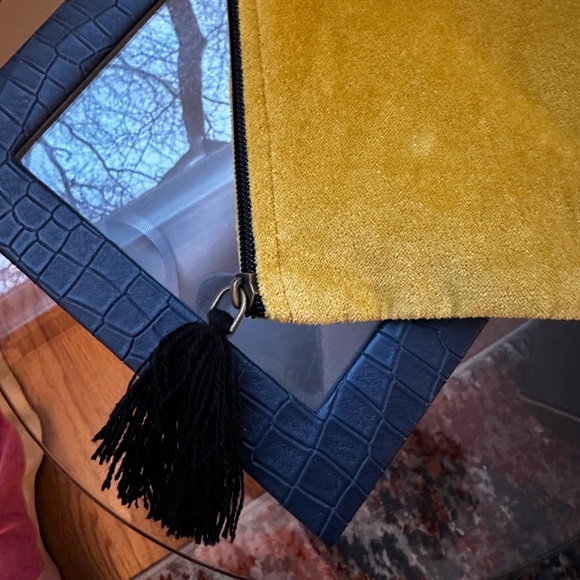 Makeup Pouch - Picture 3 of 4